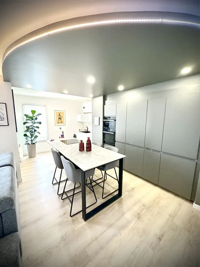 Vue du projet — Cuisine ouverte & faux-plafond courbe