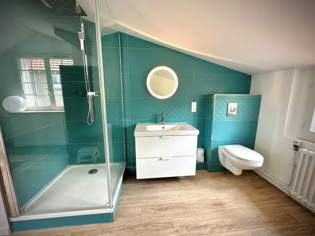 Vue du projet — Salle de bain turquoise sous combles
